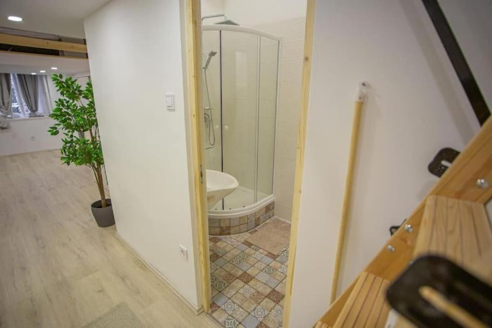 Charming Apartment in Downtown Josika St, Paprika Apartment in Budapest