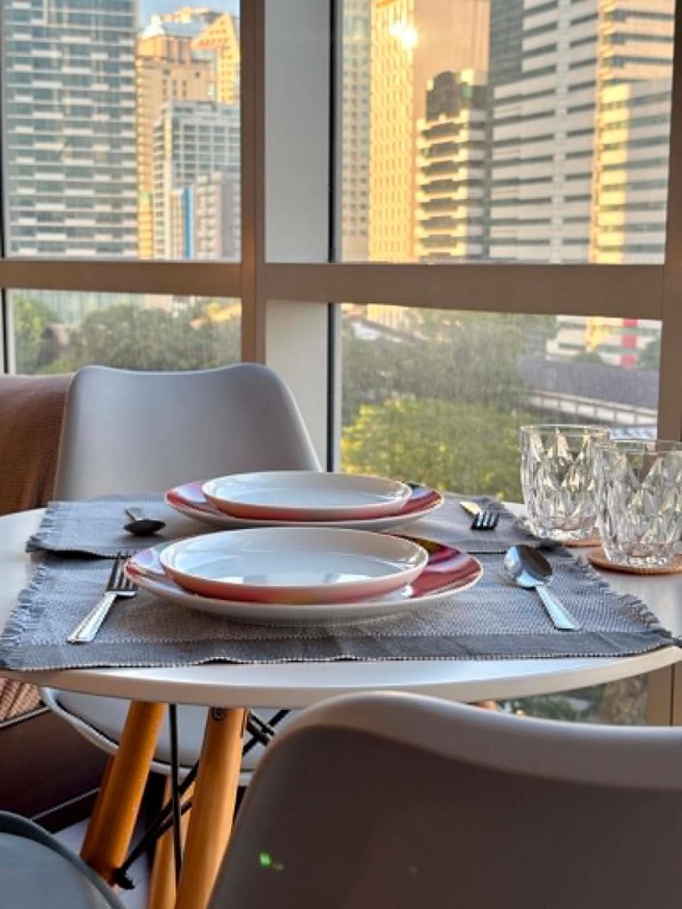 Day, Seating area, Dining area