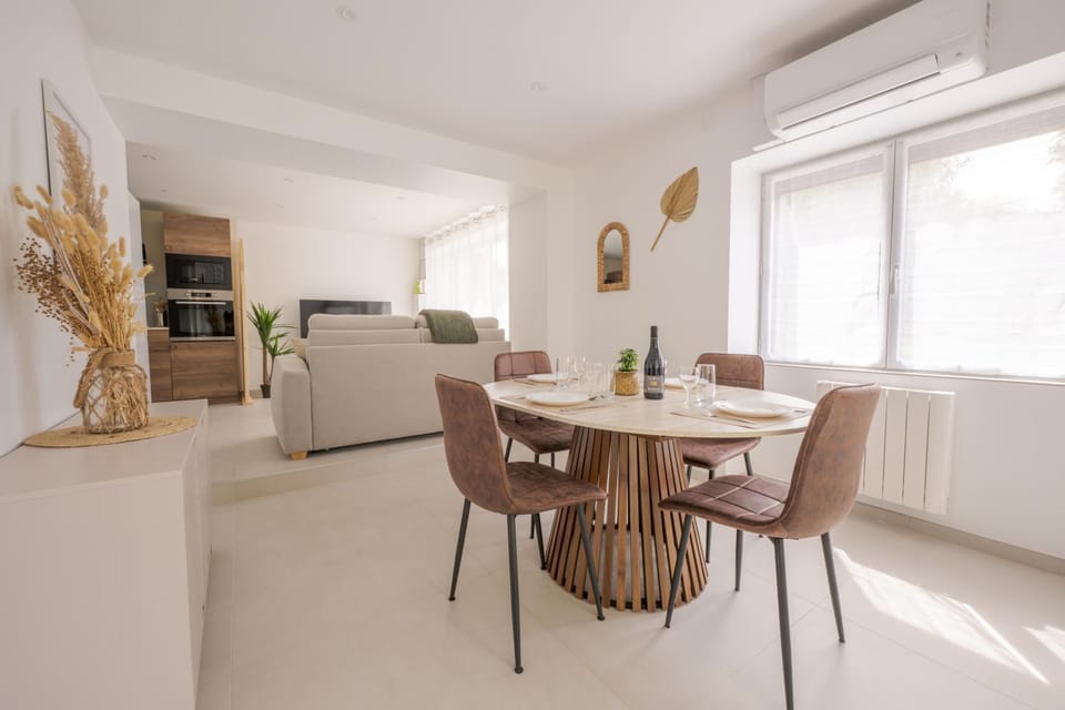 Property building, Living room, Dining area, kitchen
