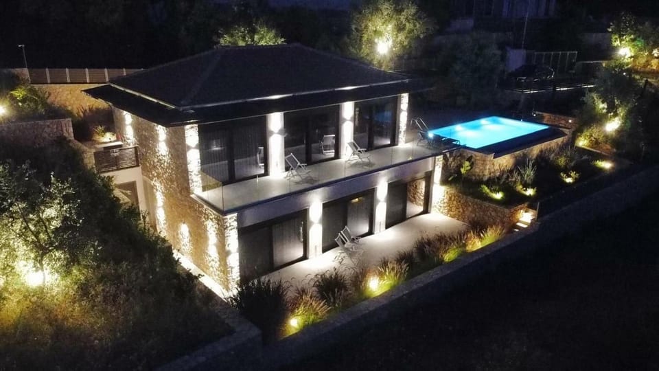 Property building, Garden view, Pool view