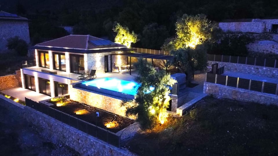 Property building, Garden, Garden view, Pool view, Swimming pool