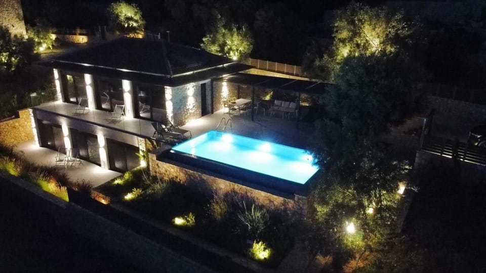 Property building, Garden, Garden view, Pool view, Swimming pool