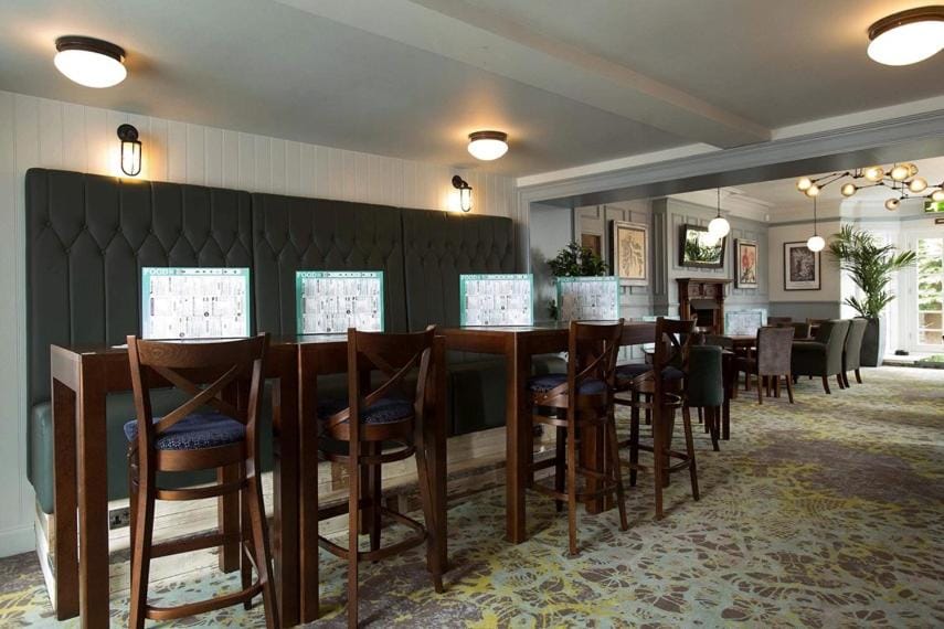 Restaurant/places to eat, Lounge or bar