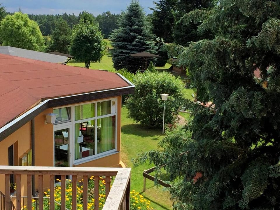 Property building, Restaurant/places to eat, Natural landscape, Balcony/Terrace, Garden view