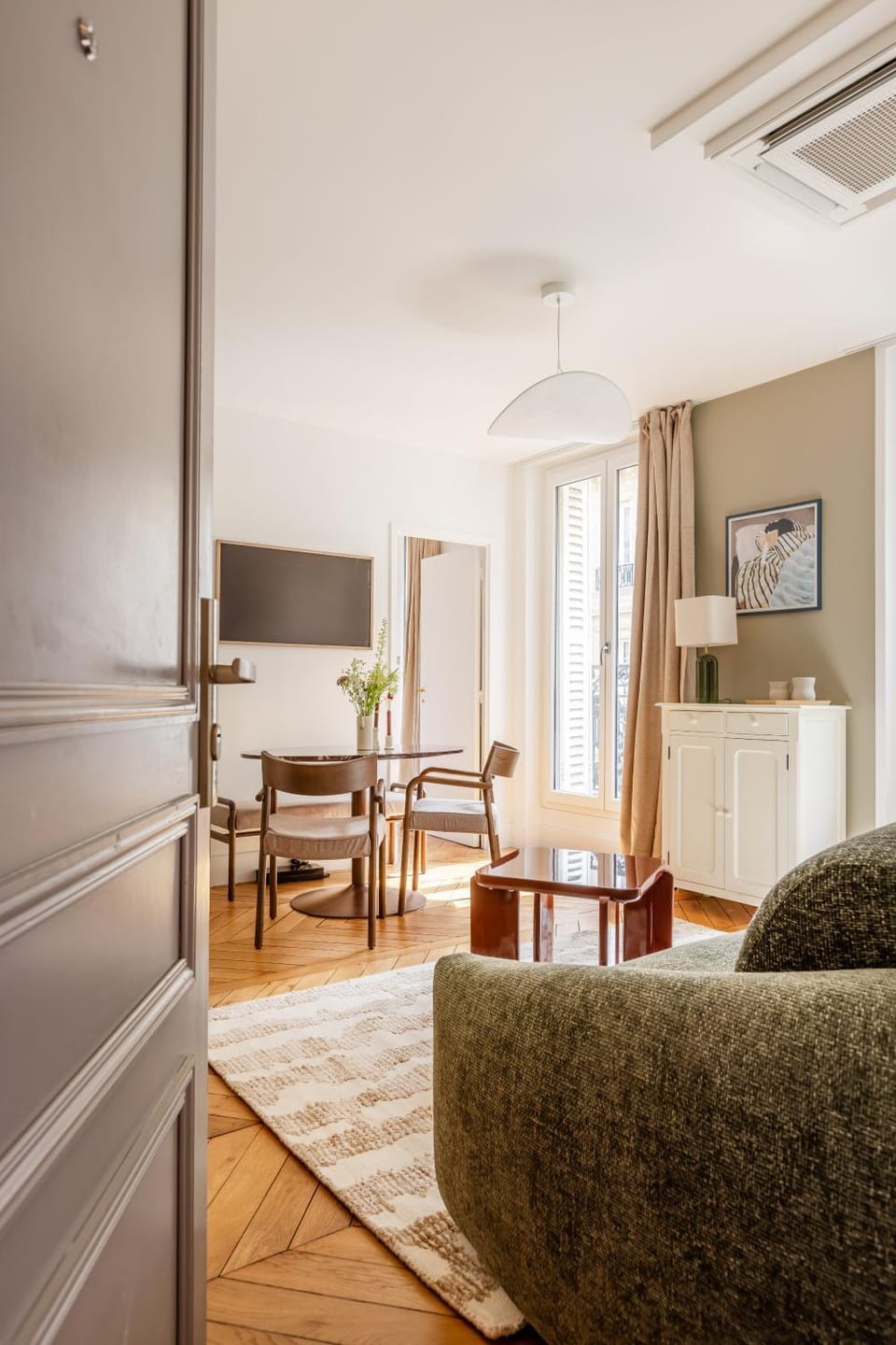 Appartement Design Rénové Parc Monceau Paris 8e Apartment in Paris