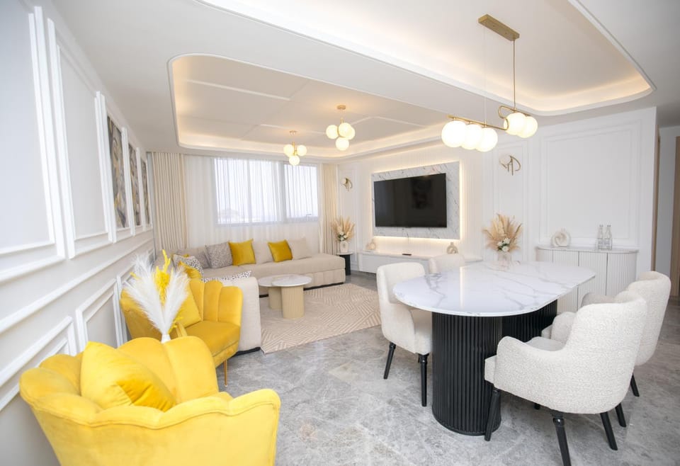 TV and multimedia, Seating area, Dining area