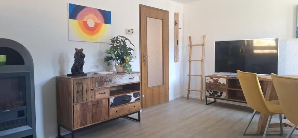 TV and multimedia, Living room, Seating area, Dining area, Evening entertainment, fireplace