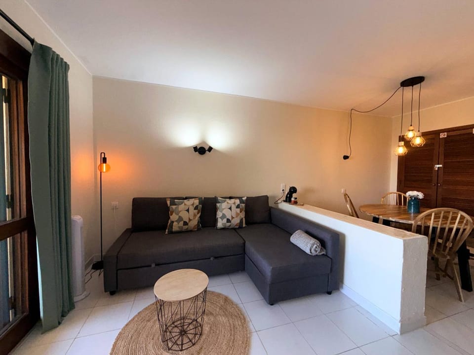 TV and multimedia, Living room, air conditioner