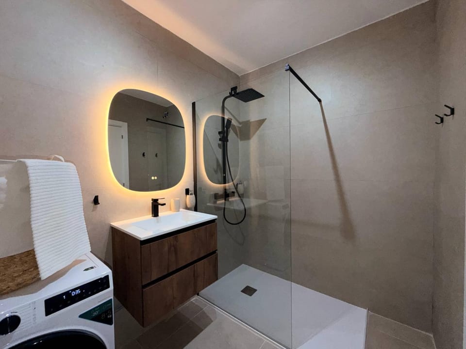 Shower, Toilet, Bathroom, washing machine, dryer