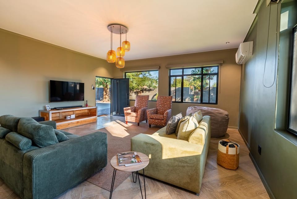 Communal lounge/ TV room