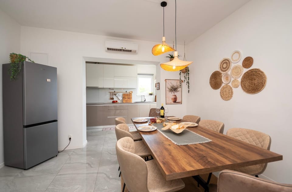 Decorative detail, Seating area, Dining area, kitchen