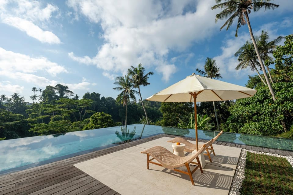 Day, Natural landscape, Pool view, Swimming pool, sunbed
