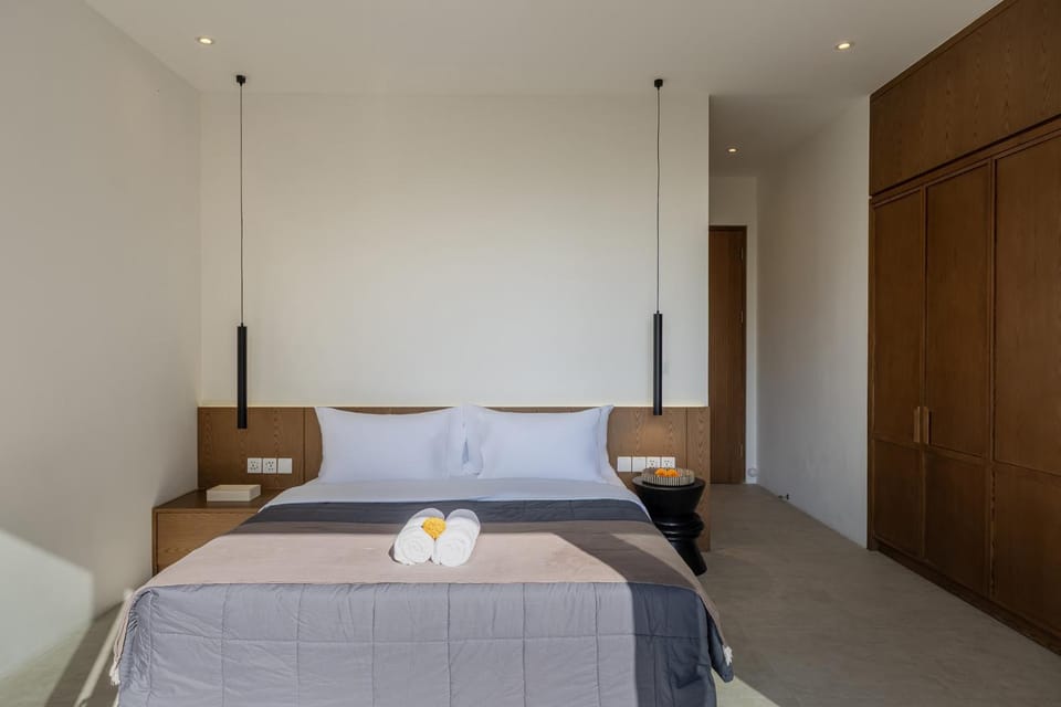 Bed, Bedroom, towels, wardrobe