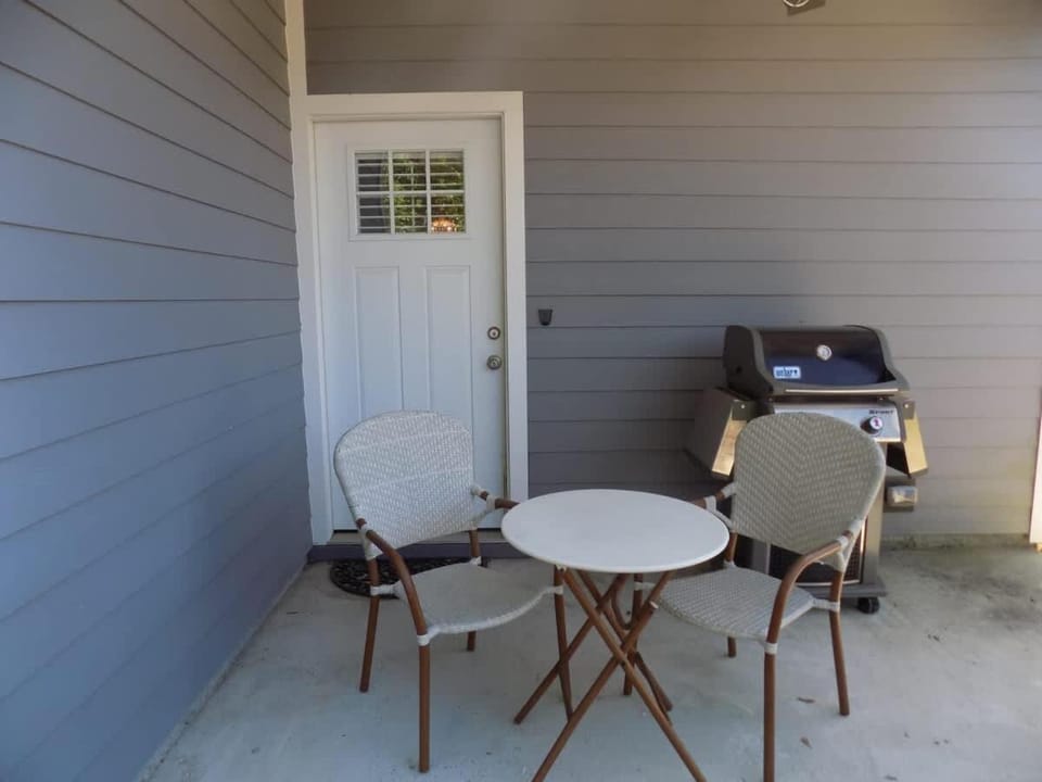 Patio, BBQ facilities