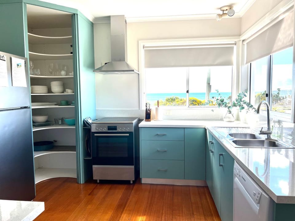 Penguin Beach House House in Penguin