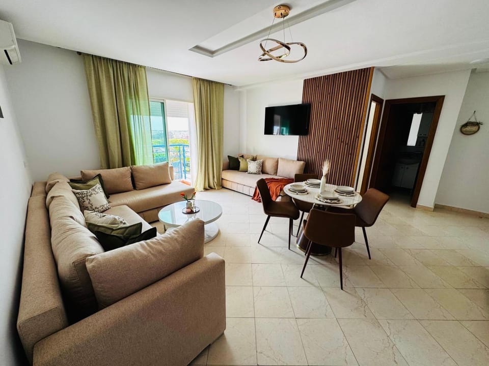 Communal lounge/ TV room, TV and multimedia, Living room, Dining area