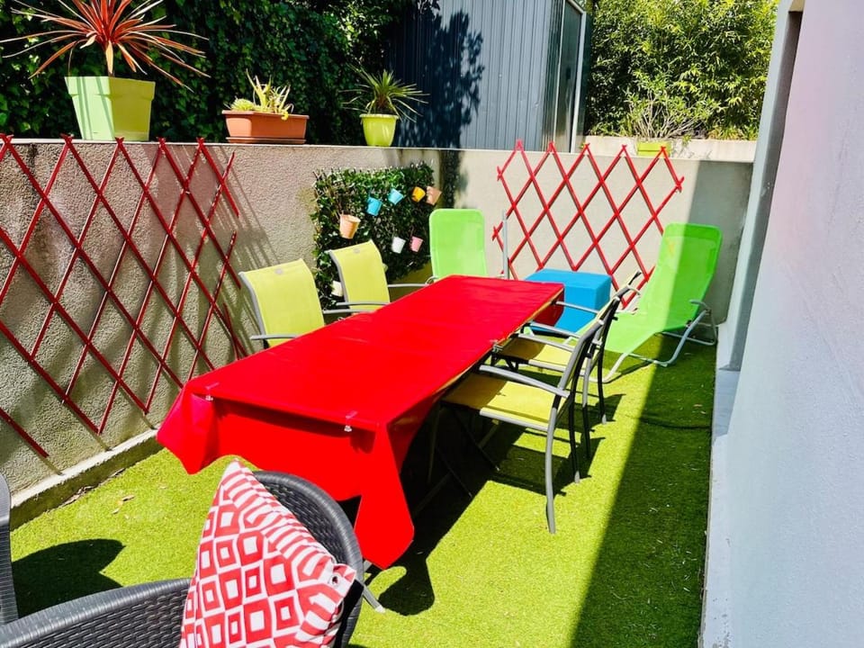 Patio, Dining area