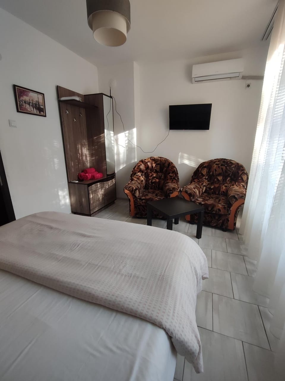 Bed, TV and multimedia, Bedroom, air conditioner