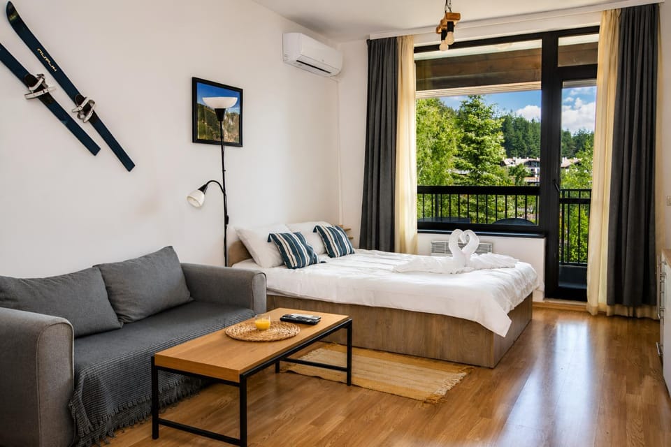 Bed, View (from property/room), Balcony/Terrace, Living room, Photo of the whole room, Seating area, Bedroom, towels, air conditioner