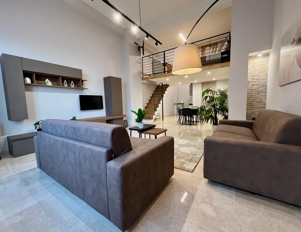 Communal lounge/ TV room, TV and multimedia, Living room, Seating area