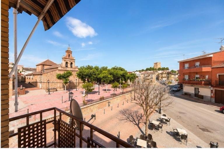 View (from property/room), Photo of the whole room, Landmark view, Street view