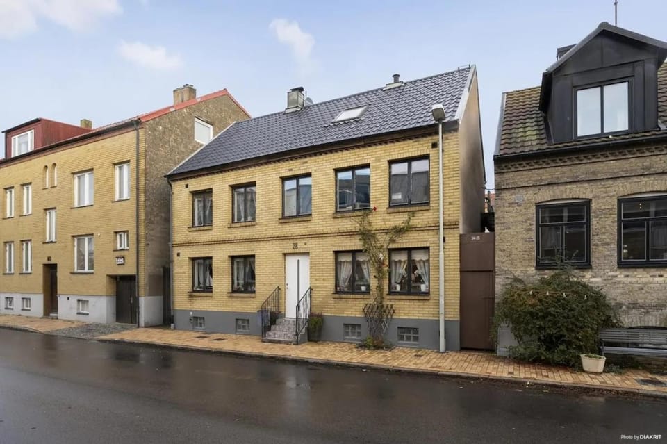 Spacious accommodation close to the sea, beach and center Apartment in Skåne County