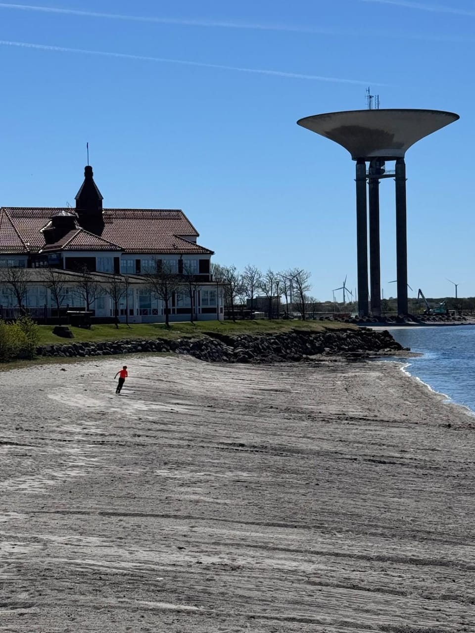 Spacious accommodation close to the sea, beach and center Apartment in Skåne County