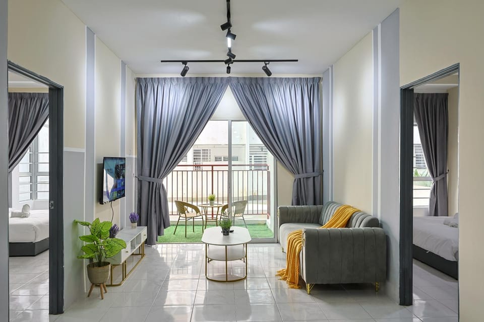 Communal lounge/ TV room, Bed, TV and multimedia, Living room, Photo of the whole room, Seating area, Evening entertainment, Bedroom