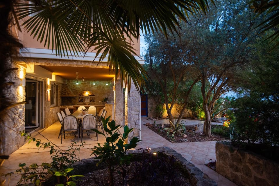 Property building, Garden, Garden, Seating area, Garden view