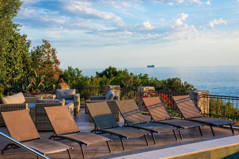 Seating area, Sea view