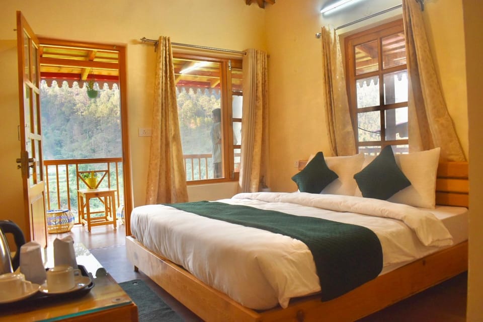 The Peach Hillside, Kainchi Dham Vacation rental in Uttarakhand