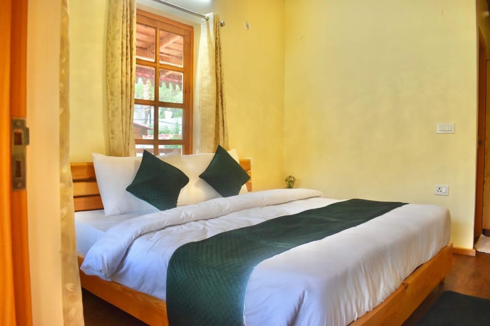 The Peach Hillside, Kainchi Dham Vacation rental in Uttarakhand
