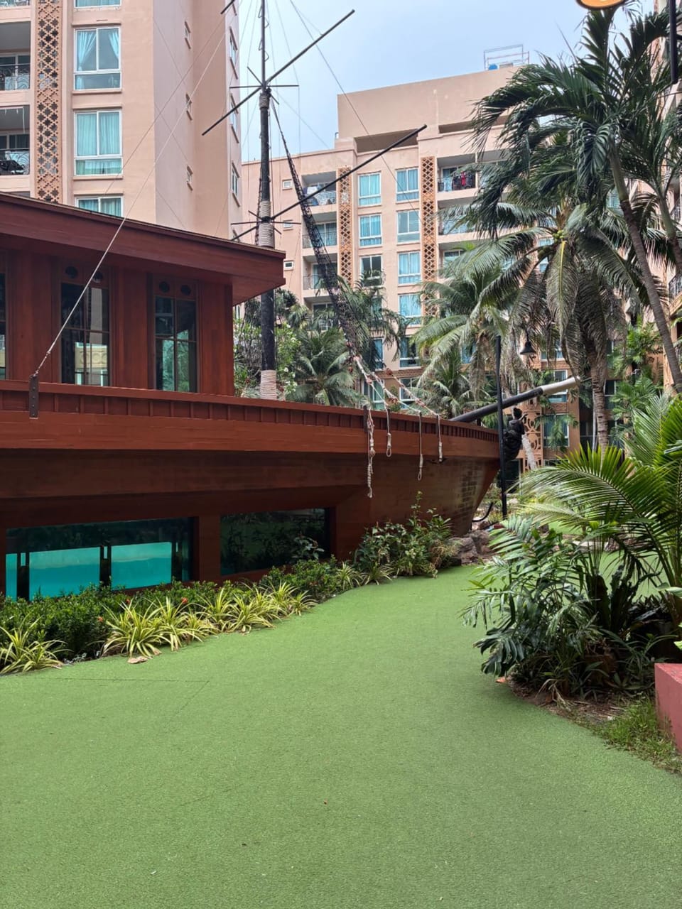 Jomtien Paradise Resort Pool View Atlantis Apartment in Pattaya City