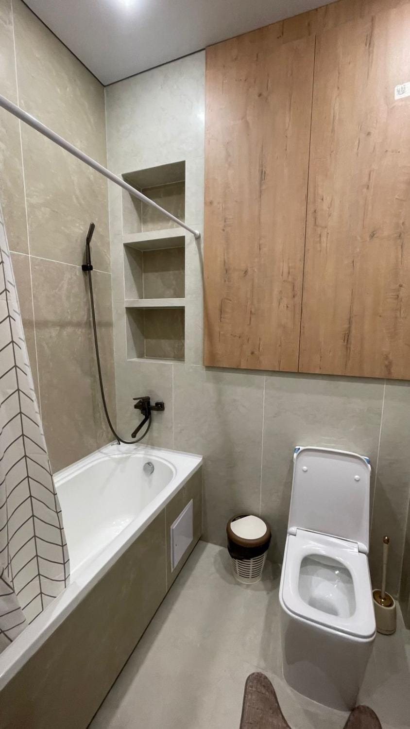 3х комнатная квартира в центре города рядом с метро Apartment in Almaty