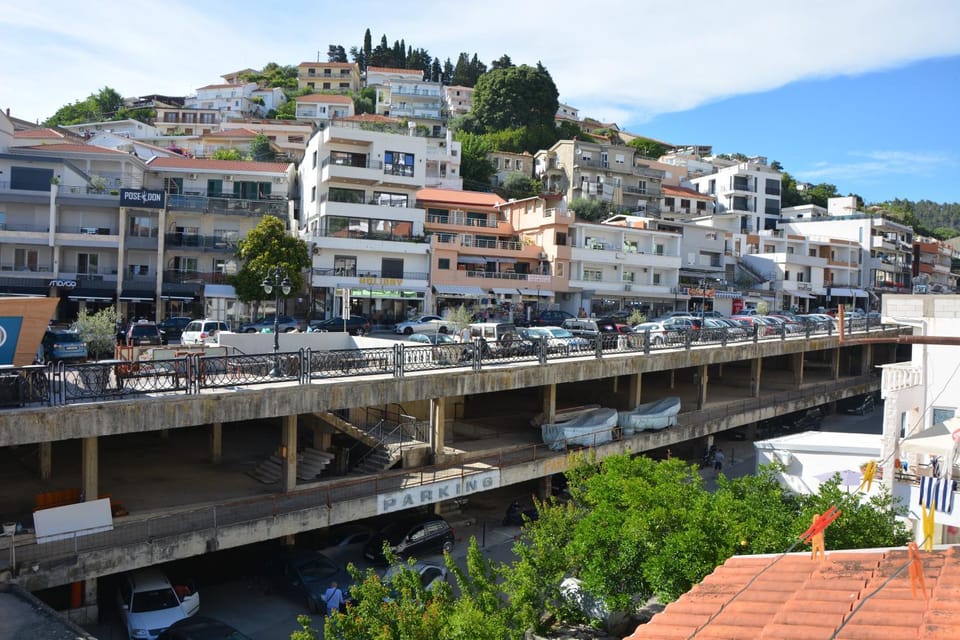 Property building, Day, Neighbourhood, Natural landscape, City view, Street view, Location, Parking