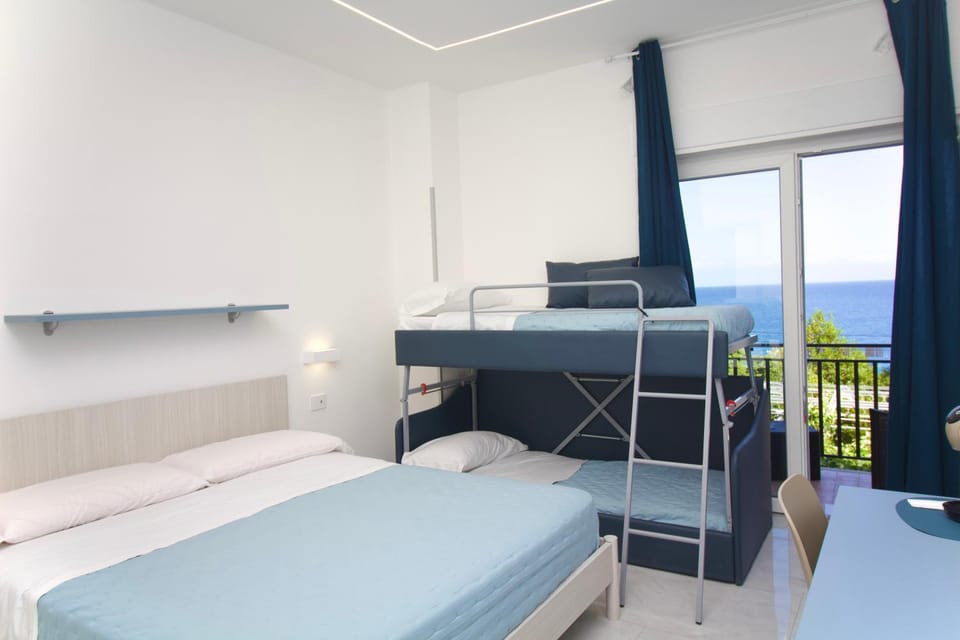 Bed, Natural landscape, View (from property/room), Balcony/Terrace, Photo of the whole room, Bedroom, Sea view, bunk bed