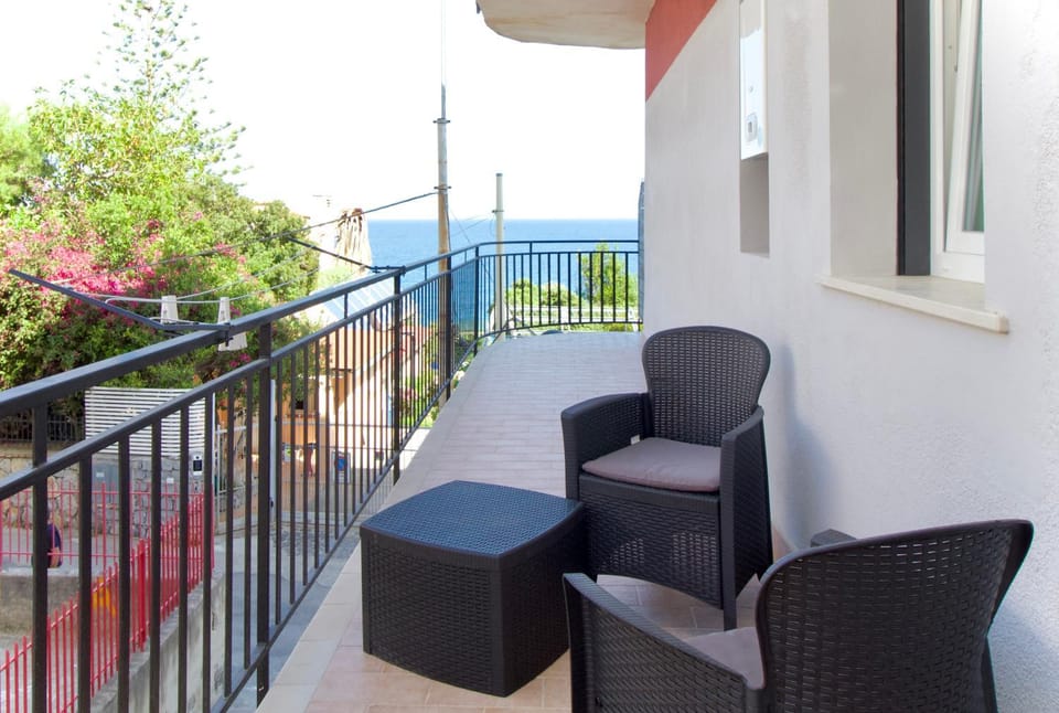 Patio, Natural landscape, View (from property/room), Balcony/Terrace, Sea view