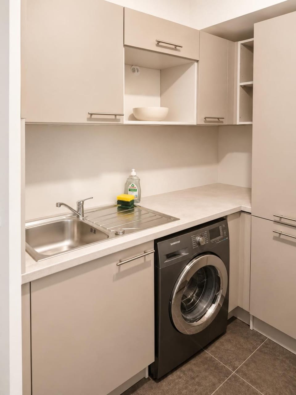 Kitchen or kitchenette, washing machine