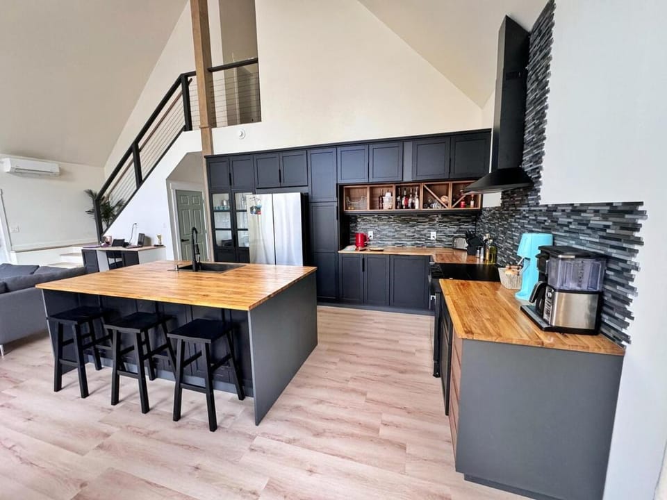 Quiet detached home steps from all the action! Chalet in British Columbia