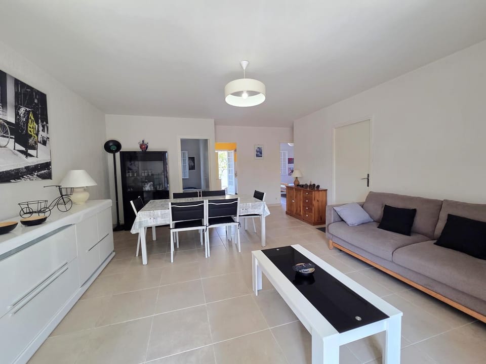 TV and multimedia, Living room, Dining area, internet
