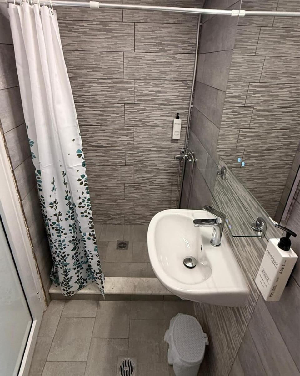 Shower, Bathroom, towels