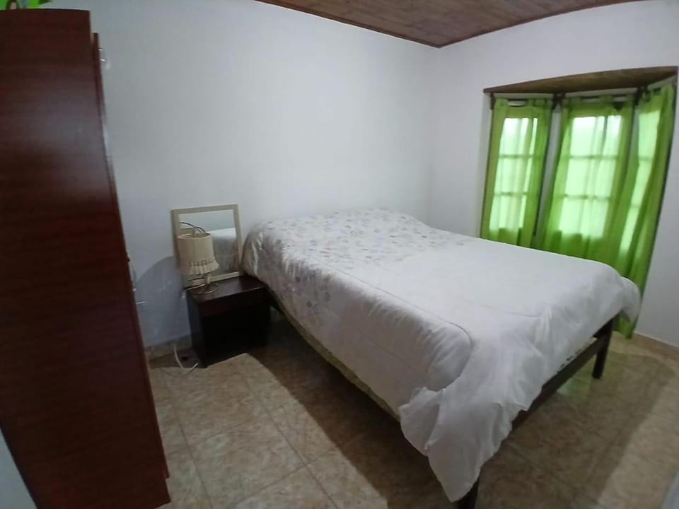 Cabañas amanecer alegre House in Salta