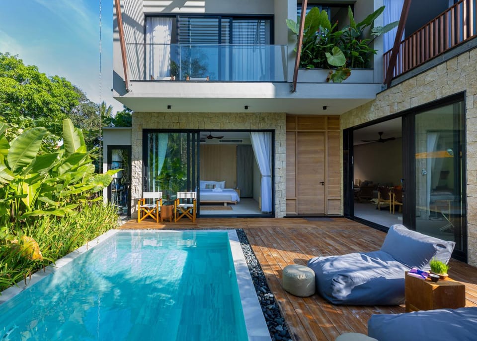 Property building, Patio, Day, Natural landscape, Garden, View (from property/room), Balcony/Terrace, Garden view, Pool view, Swimming pool, sunbed