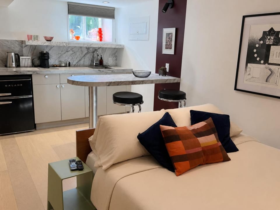 Bed, Kitchen or kitchenette, Dining area, Bedroom