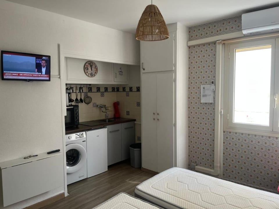 TV and multimedia, Photo of the whole room, stove, washing machine