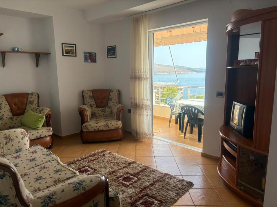 Sea View Toni Apartment in Sarandë