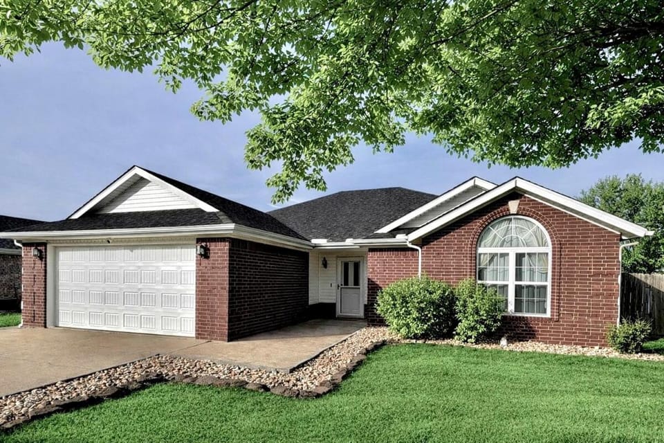 Bentonville 3BR Near Walmart HQ & Trails House in Rogers