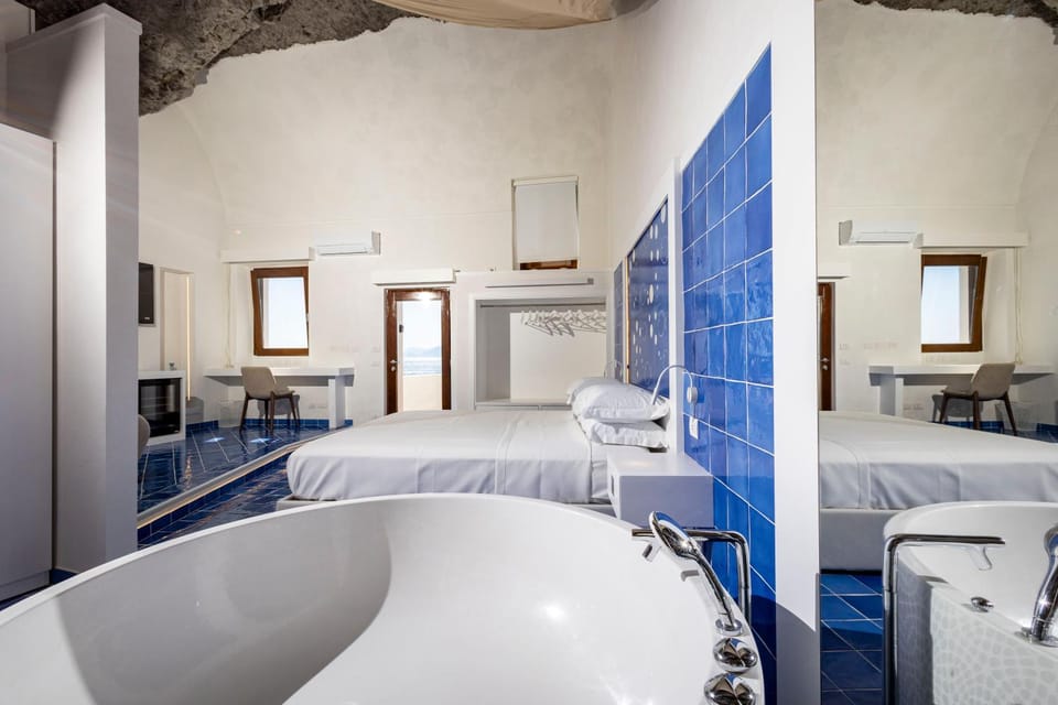 Bed, Photo of the whole room, Bedroom, Bath, towels