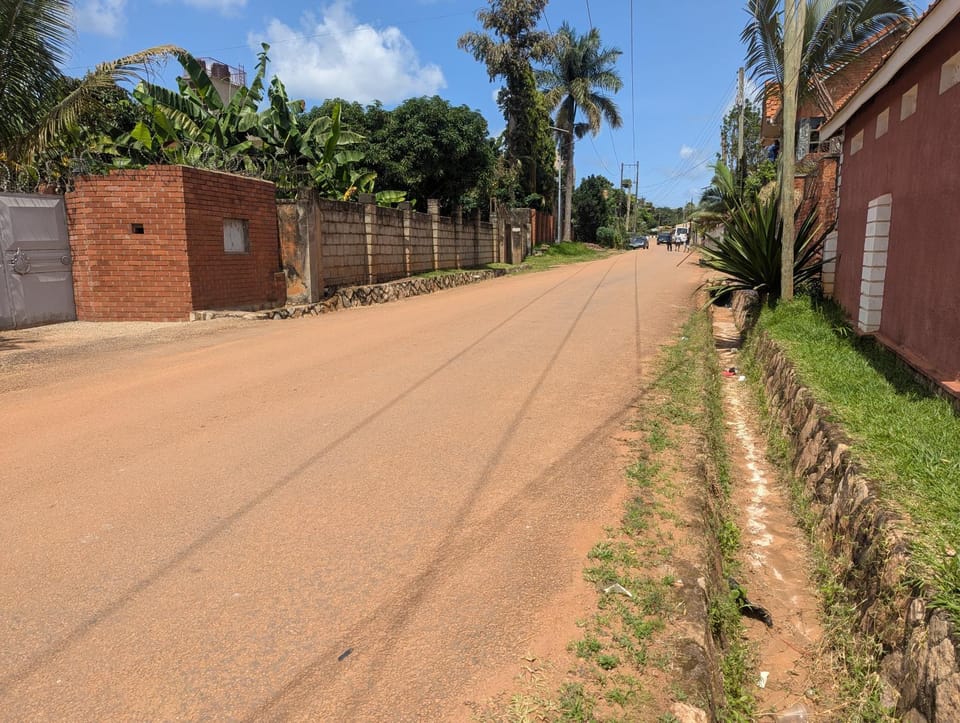 Room 1 close to UN base & Airport Campground/ 
RV Resort in Uganda
