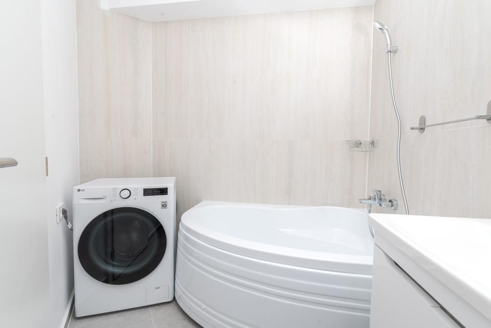 Bathroom, Bath, washing machine